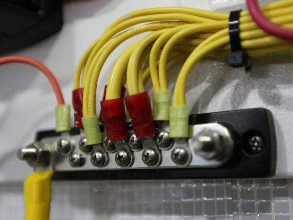 Common 150A BusBar 10 Gang with Cover 1